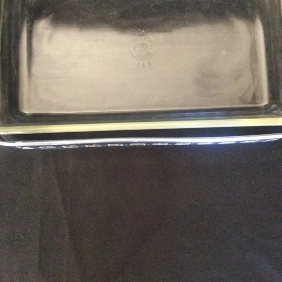Vintage Pyrex casserole glass dish in serving tray - Picture 15 of 15